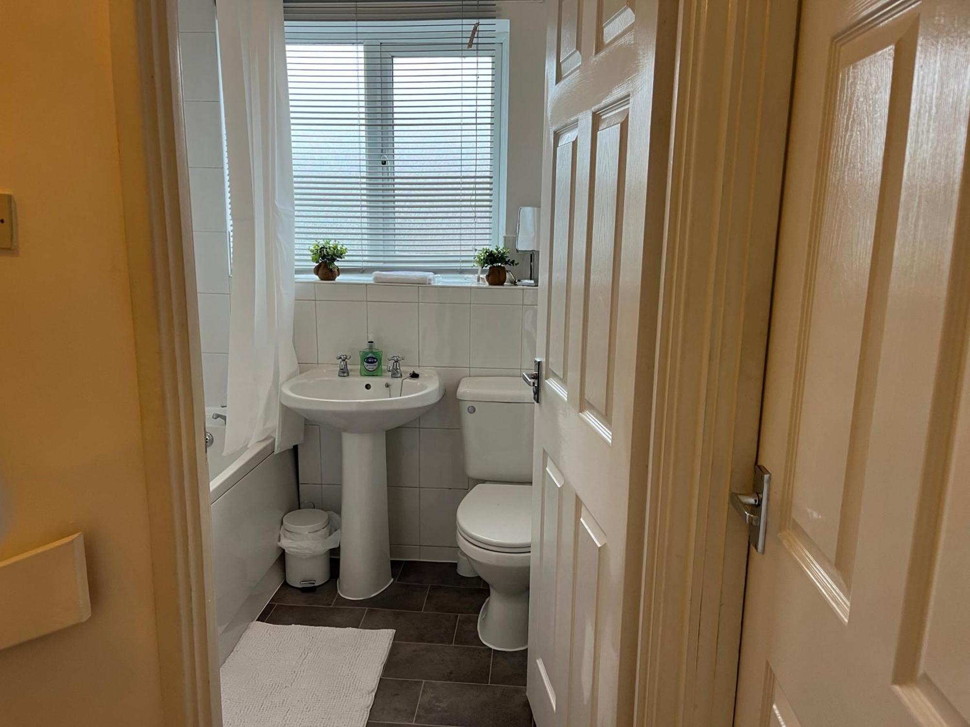 Kettering Service Accomodation 2Brh Freeparking Wifi Smart Tv Tea & Coffee Dış mekan fotoğraf